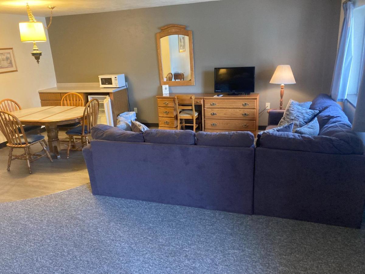 Landmark Motel Clintonville Экстерьер фото