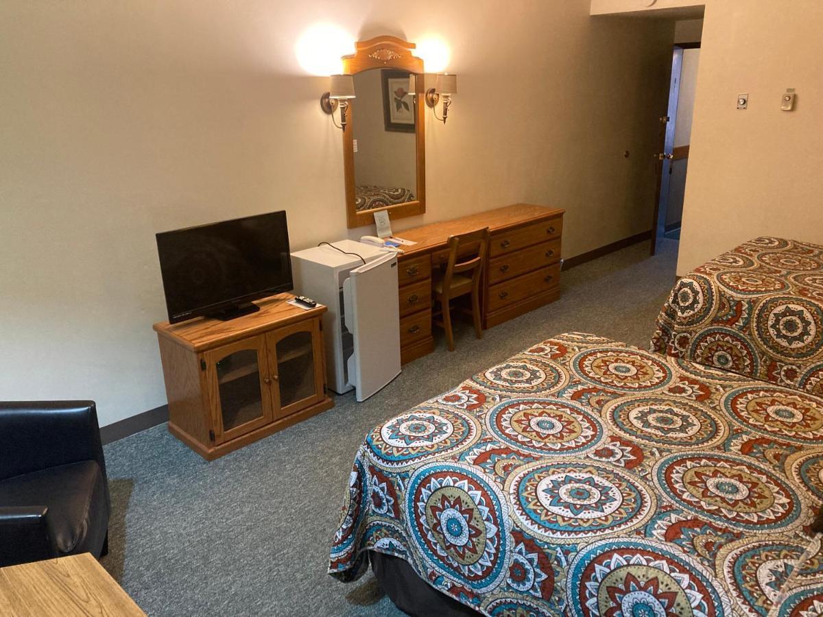 Landmark Motel Clintonville Экстерьер фото
