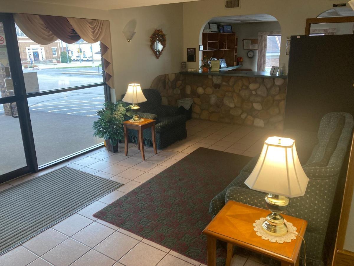 Landmark Motel Clintonville Экстерьер фото