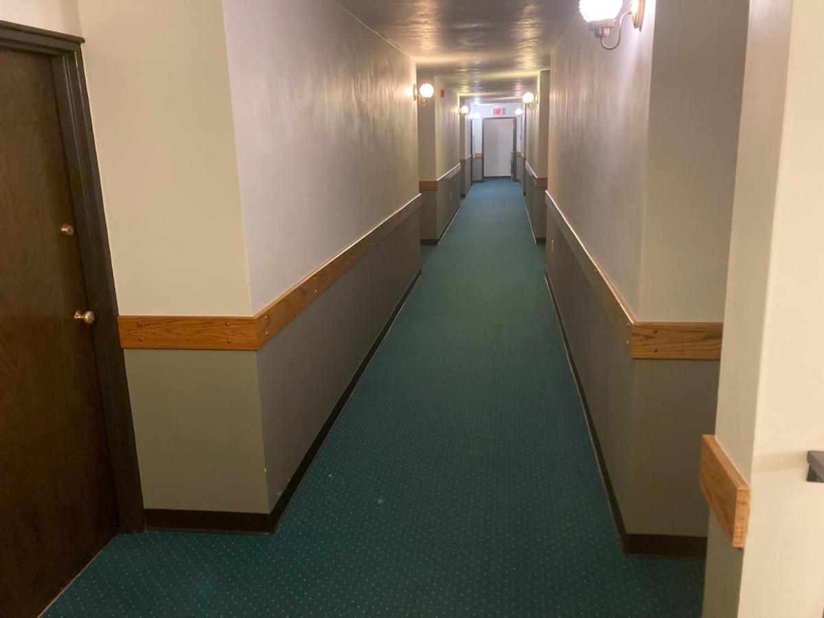 Landmark Motel Clintonville Экстерьер фото