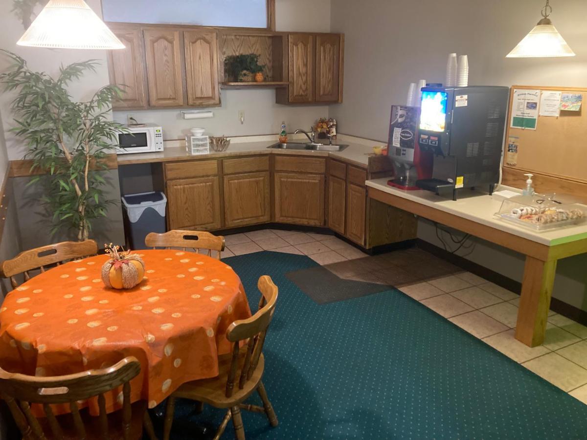 Landmark Motel Clintonville Экстерьер фото