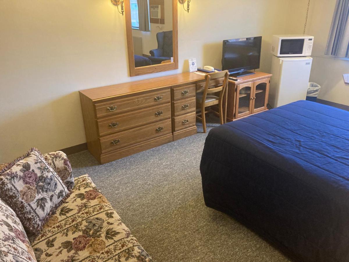 Landmark Motel Clintonville Экстерьер фото