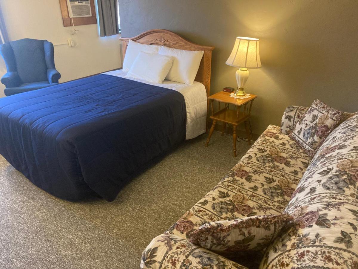 Landmark Motel Clintonville Экстерьер фото